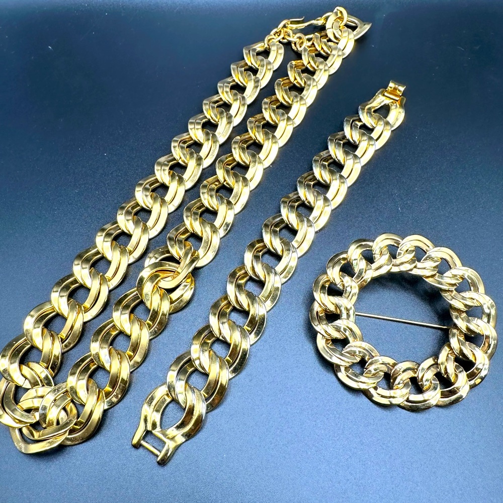 Vintage Signed Monet Gold Tone Bracelet Brooch And Necklace Set